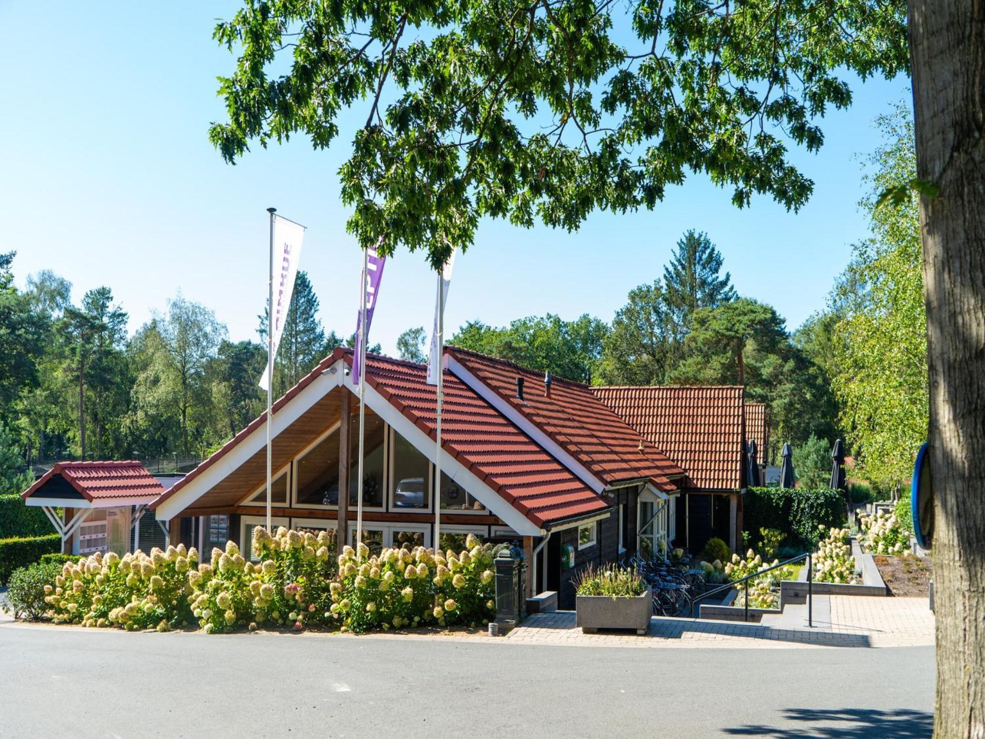 Modern House With Dishwasher In A Nature Reserve Hoenderloo Exteriör bild